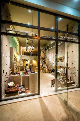 noi-that-doc-dao-danh-cho-cua-hang-kinh-mat-1