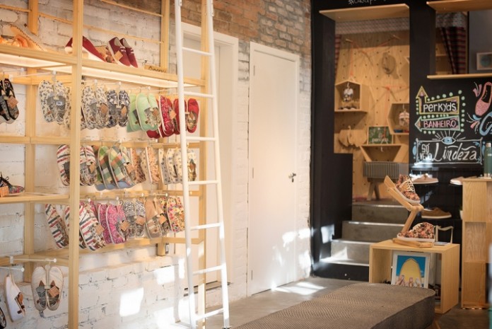 thiet-ke-cua-hang-giay-mang-phong-cach-vui-tuoi-ngo-nghinh-2