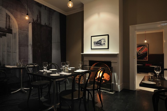 thiet-ke-cua-hang-ruou-theo-phong-cach-retro-1