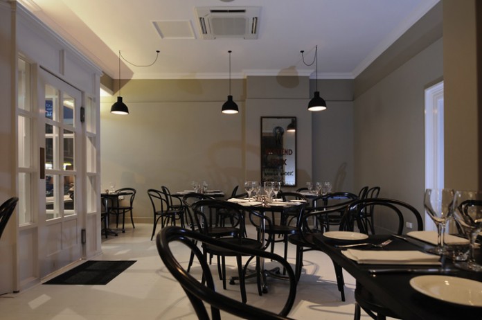 thiet-ke-cua-hang-ruou-theo-phong-cach-retro-2