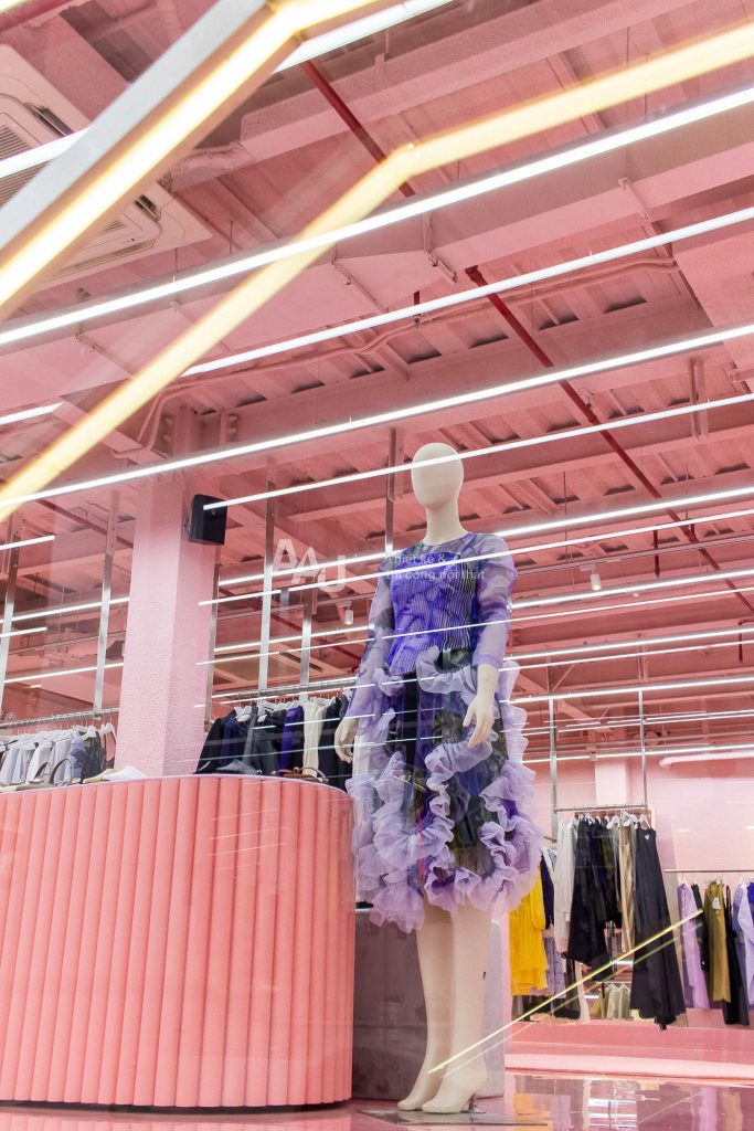 thiết kế cửa hàng thời trang