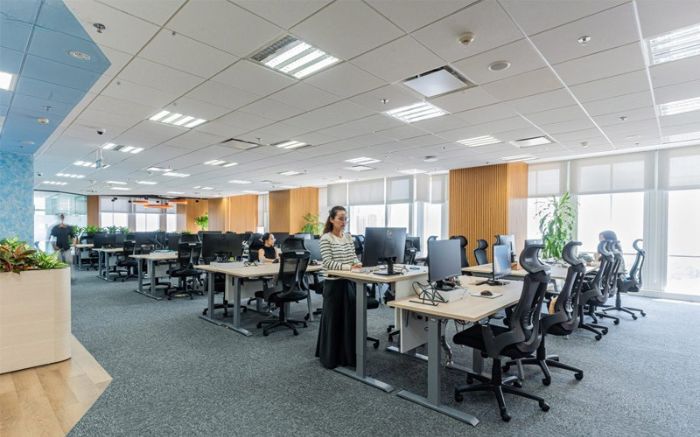 Liên hệ đơn vị thi công văn phòng phù hợp